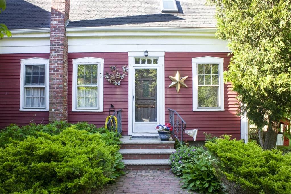 Plympton, MA 02367,110 Center St