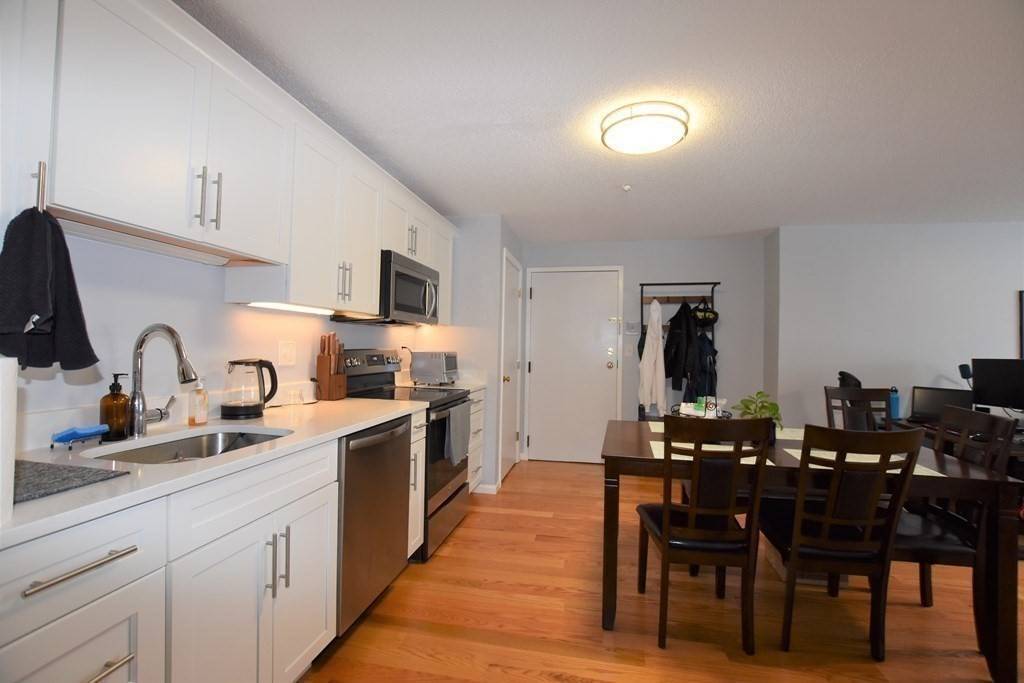 Waltham, MA 02453,88 Charles St #17
