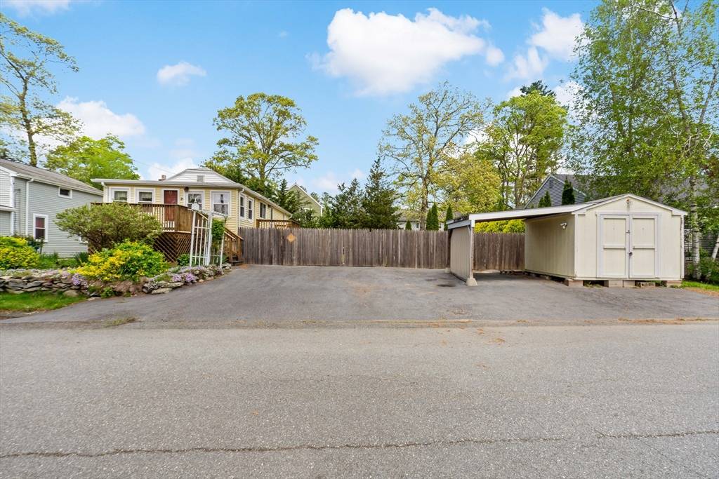 Norton, MA 02766,31 Mayflower Rd