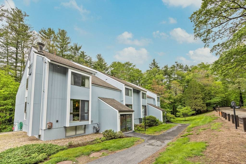 Acton, MA 01720,374 Great Rd #10