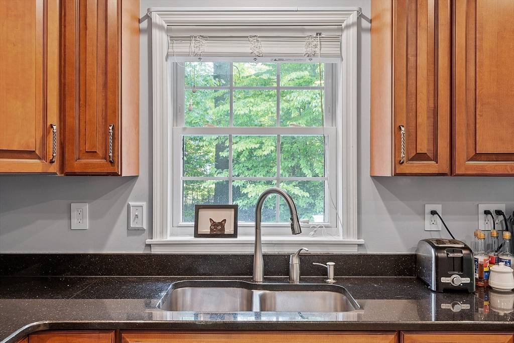 24 Joel Scott Dr Holden, MA 01520