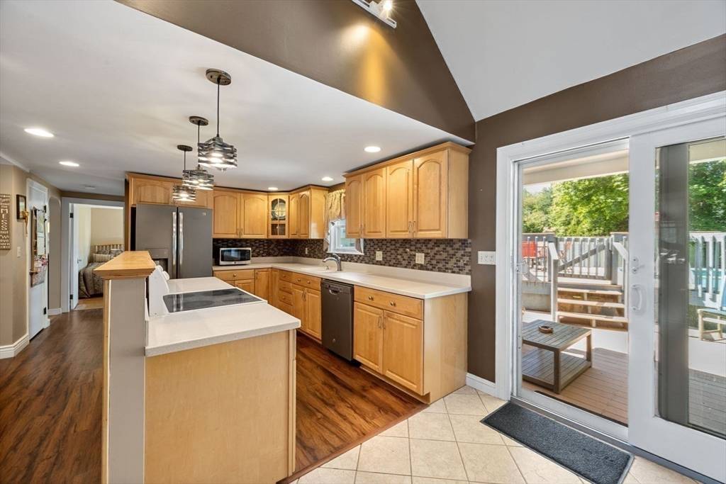 Holbrook, MA 02343,141 Pond St