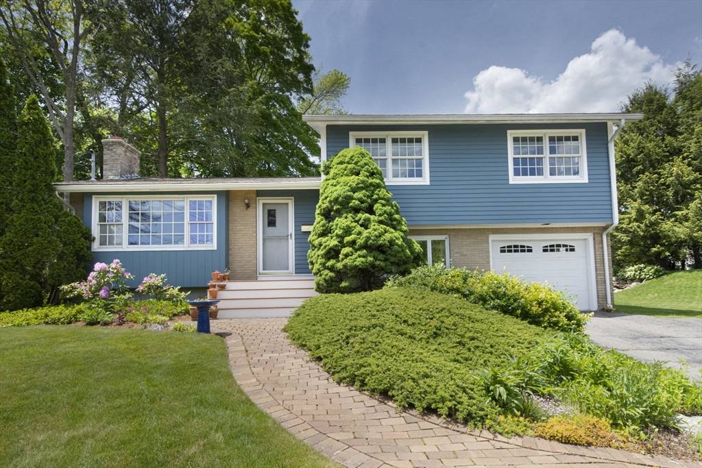 Webster, MA 01570,12 Crosby