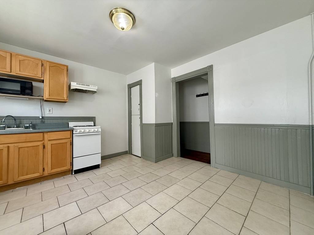 North Attleboro, MA 02760,125 Broadway #1R