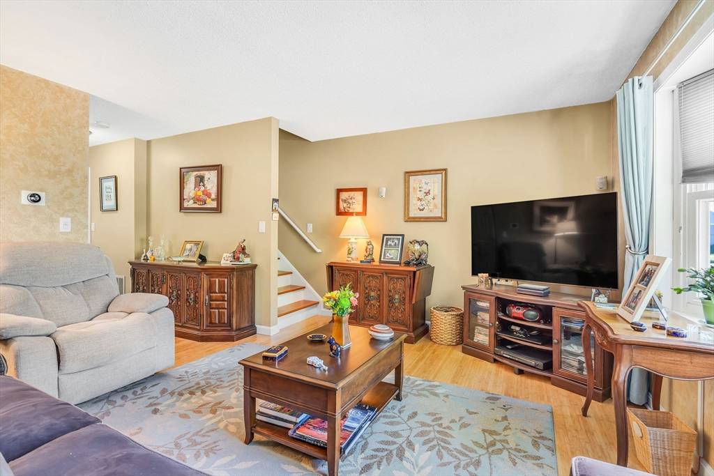 95 Tennis Plaza Rd #12 Dracut, MA 01826