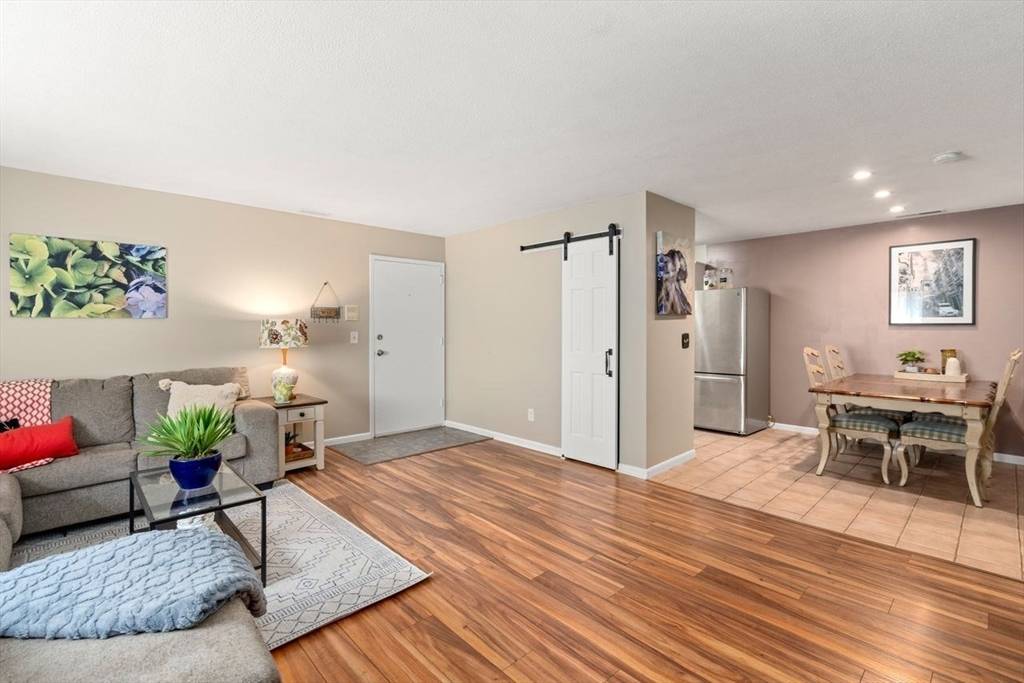 Oxford, MA 01537,11 Thayer Pond Dr #14