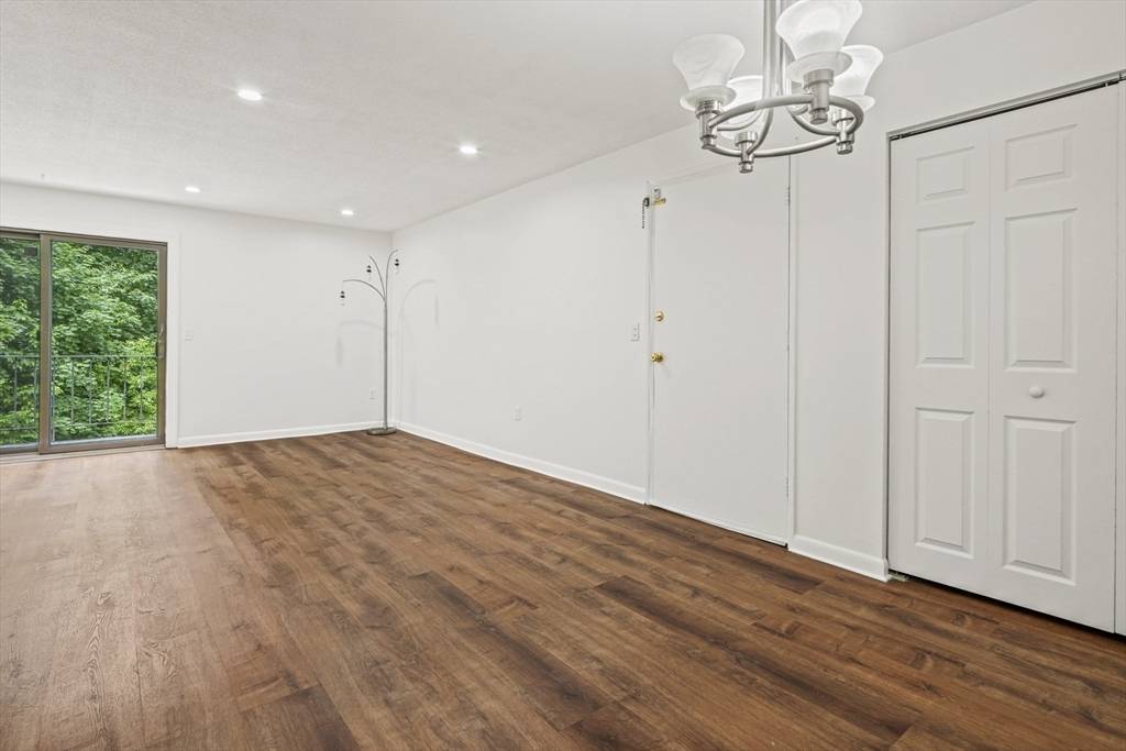 Northborough, MA 01532,59 School St #B11