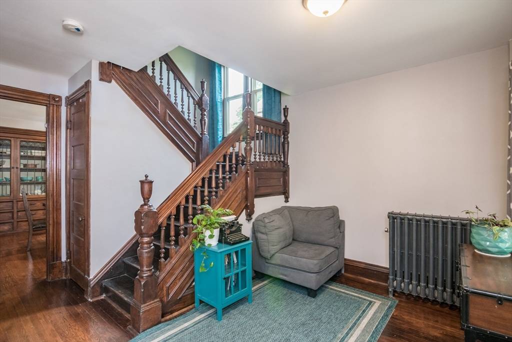 Holyoke, MA 01040,61 Fairfield Avenue