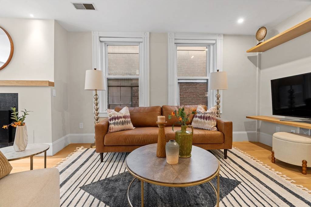 Boston, MA 02114,83 Phillips St #83