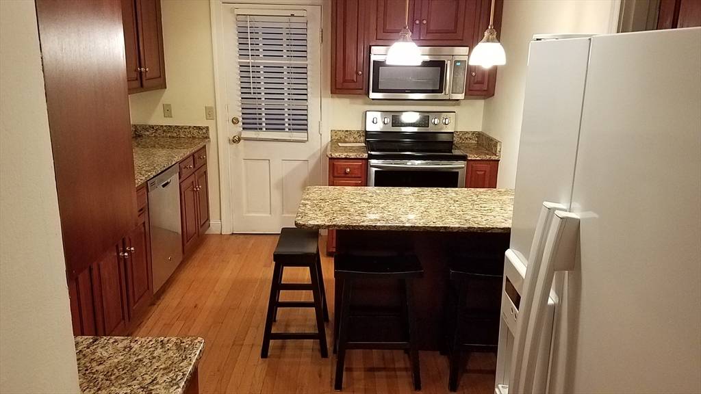 Wellesley, MA 02482,5 Temple Rd