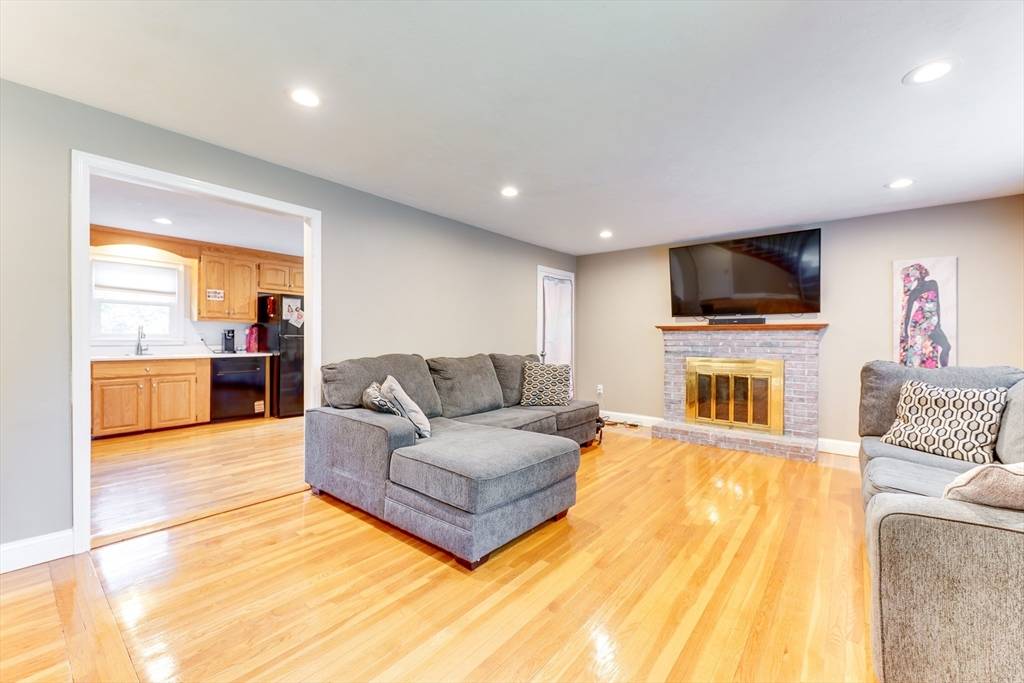 Whitman, MA 02382,49 Hopkins Dr