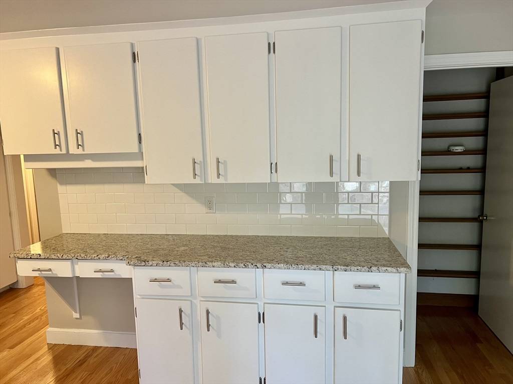 Wellesley, MA 02482,84 Cleveland Rd
