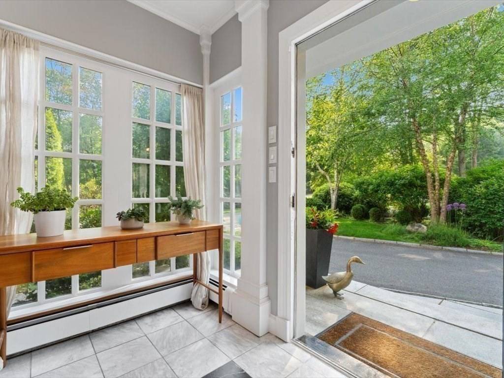 Needham, MA 02492,51 Canterbury Ln