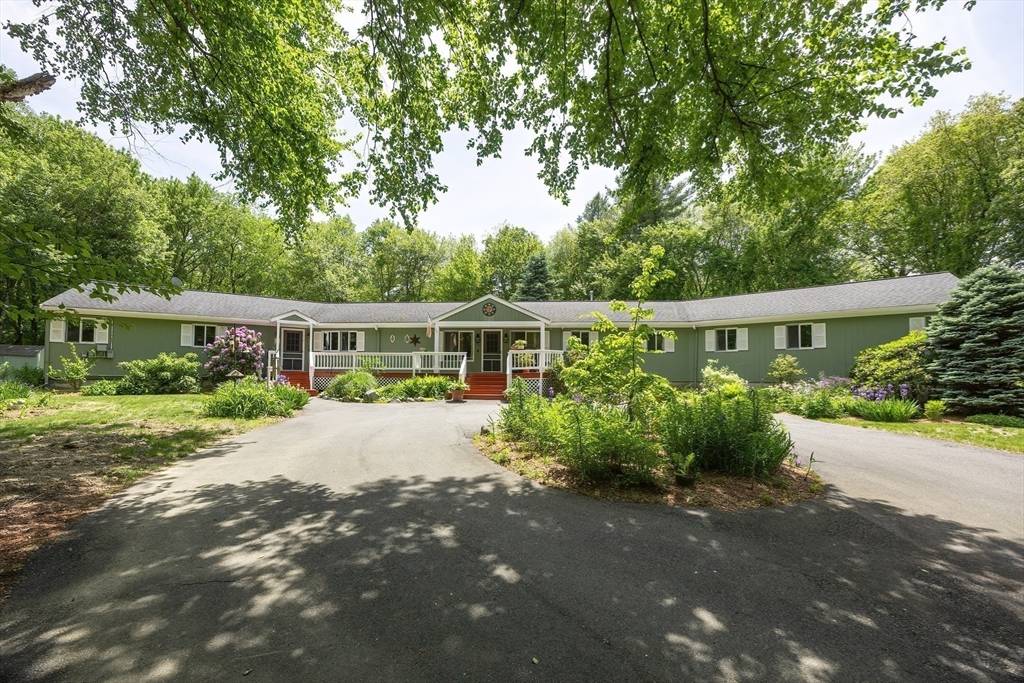 Medway, MA 02053,5 Deerfield Rd