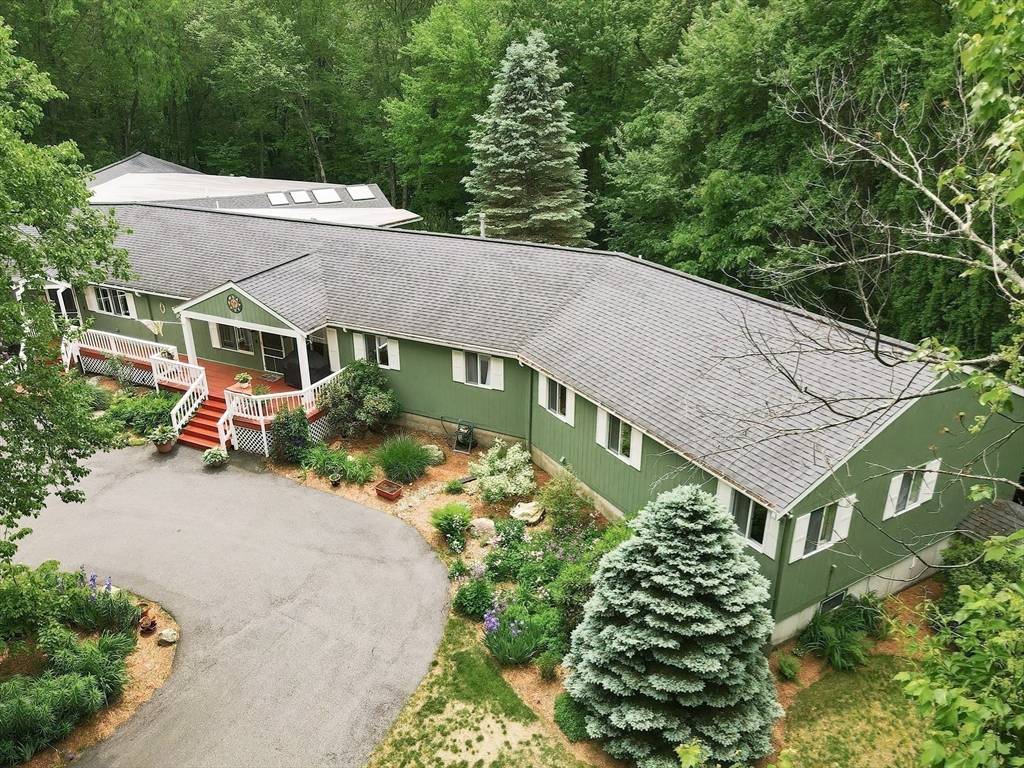 Medway, MA 02053,5 Deerfield Rd