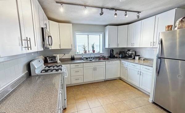 Somerville, MA 02143,99 Marion St #1