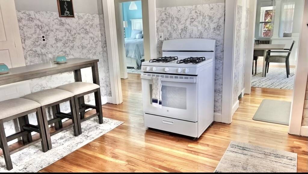 Malden, MA 02148,135 Mills St #2