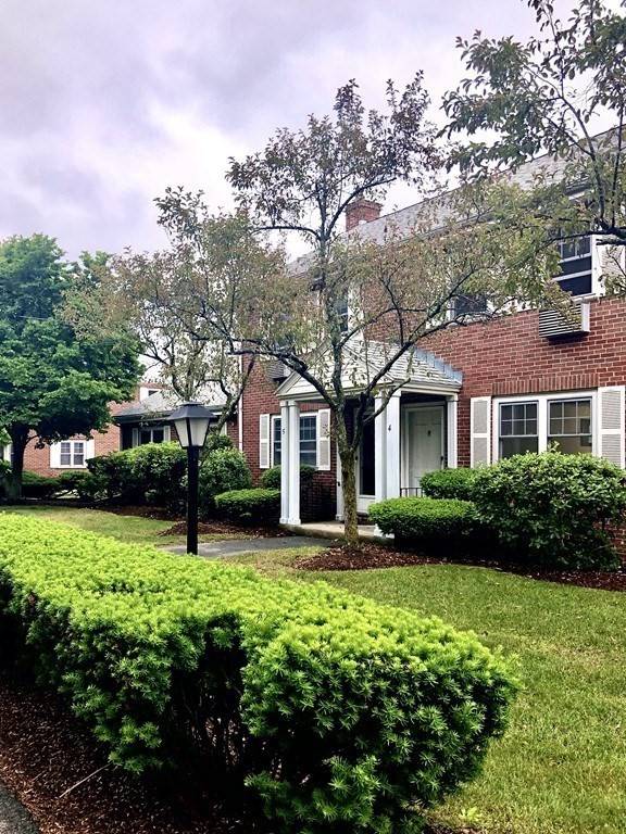 Lexington, MA 02420,4 Emerson Gardens Rd #4