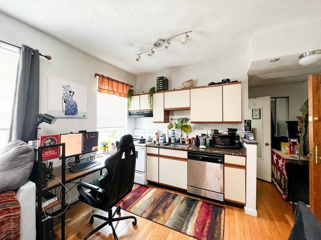 Boston, MA 02135,1427 Commonwealth Ave #504