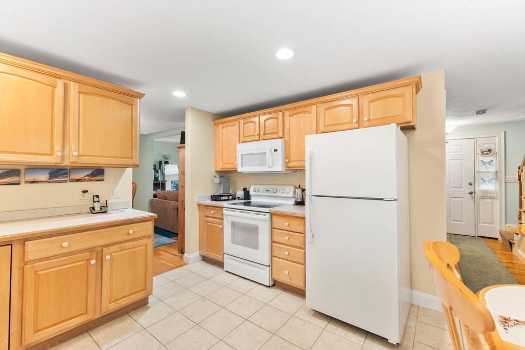 Whitman, MA 02382,37 Railroad Ave