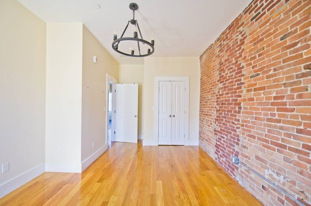 Boston, MA 02125,239 Boston St #2