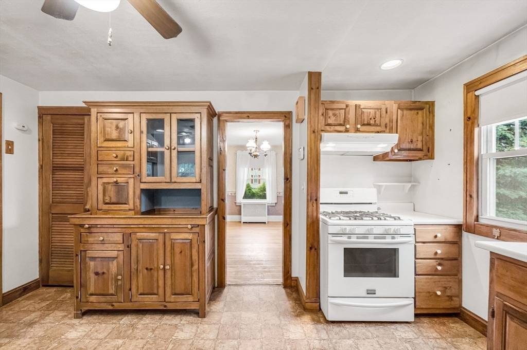 1168 River Rd Agawam, MA 01001