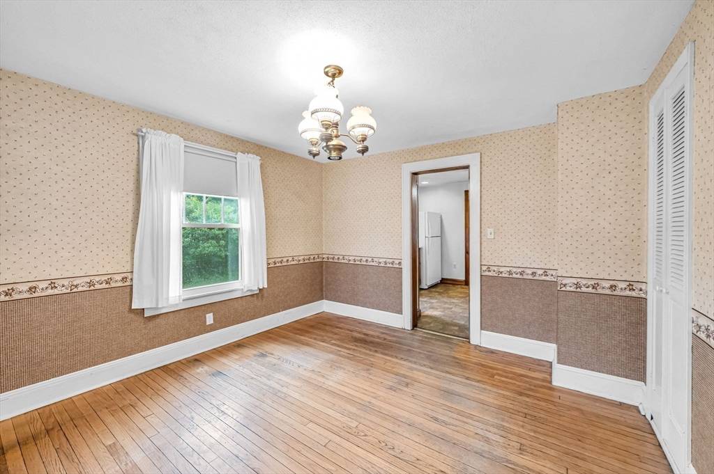 1168 River Rd Agawam, MA 01001