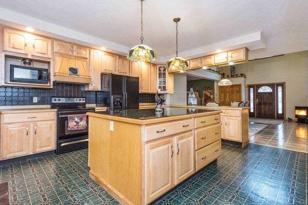 103 Theresa St Fitchburg, MA 01420