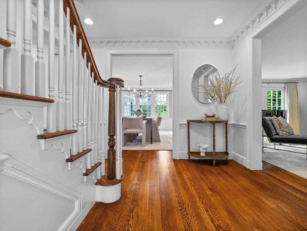 Wellesley, MA 02481,36 Old Farm Rd