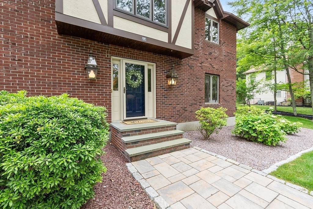 Shrewsbury, MA 01545,15 Saxon Ln