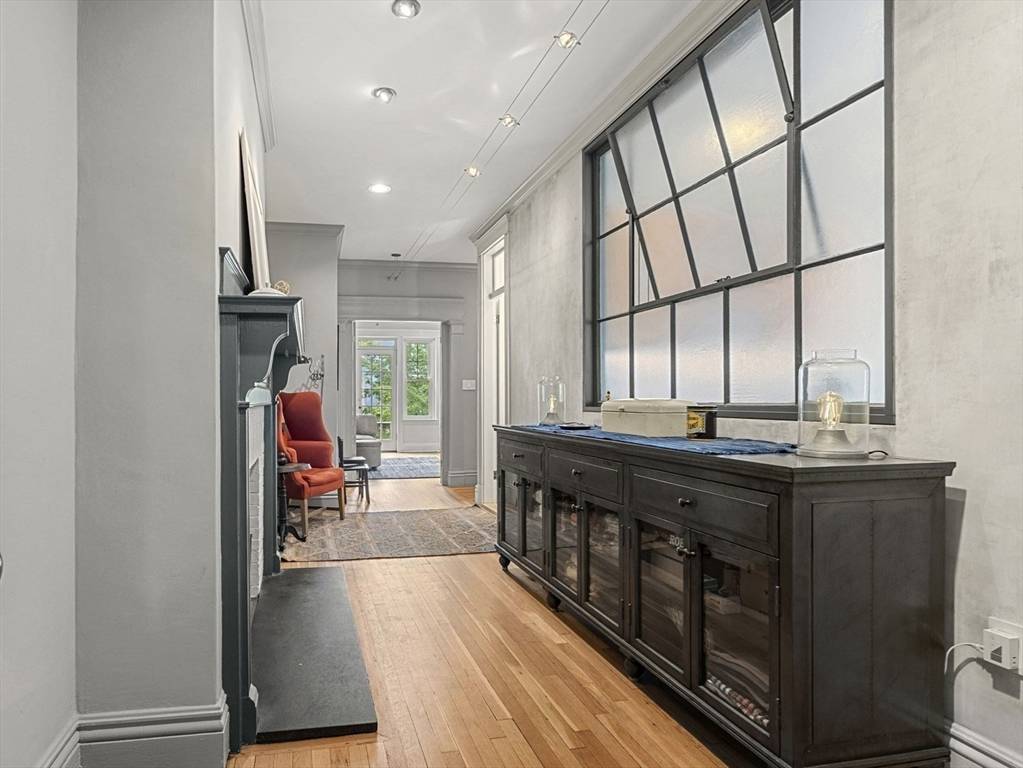 Brookline, MA 02446,97 Mason Ter #3
