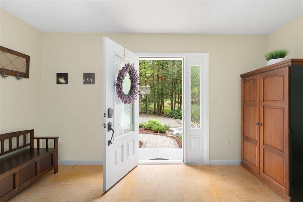 Sturbridge, MA 01518,25 Glendale Road