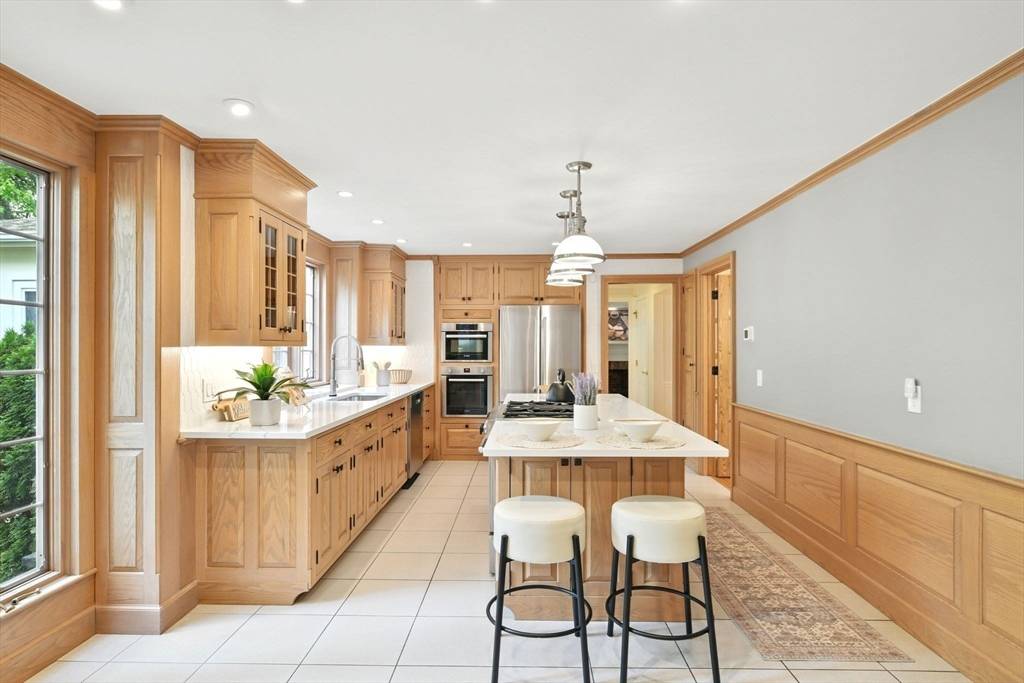 Longmeadow, MA 01106,295 Pinewood Drive