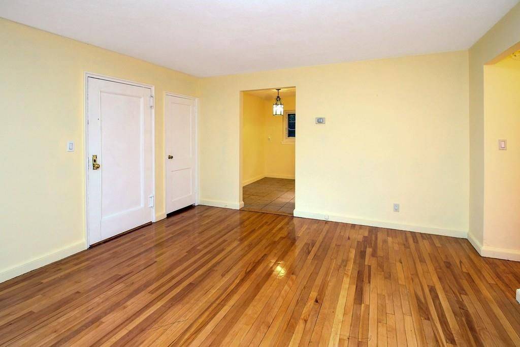 Brookline, MA 02446,28 Saint Paul St #2