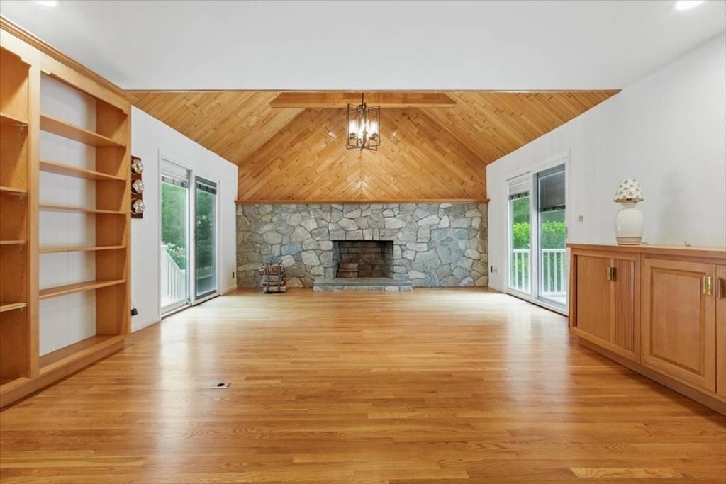 183 Kings Grant Rd Weston, MA 02493