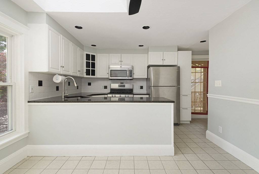 Newton, MA 02460,77 Wildwood Ave #2
