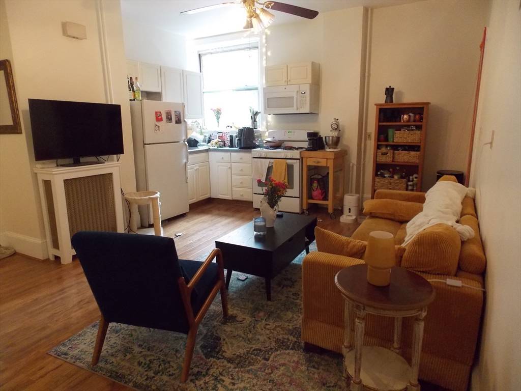 Brookline, MA 02446,514 Harvard Street #2D