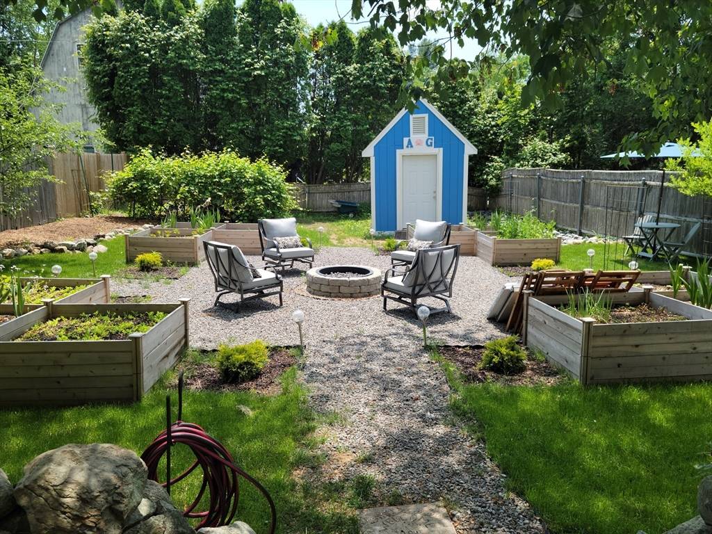 Attleboro, MA 02703,865 Pleasant St