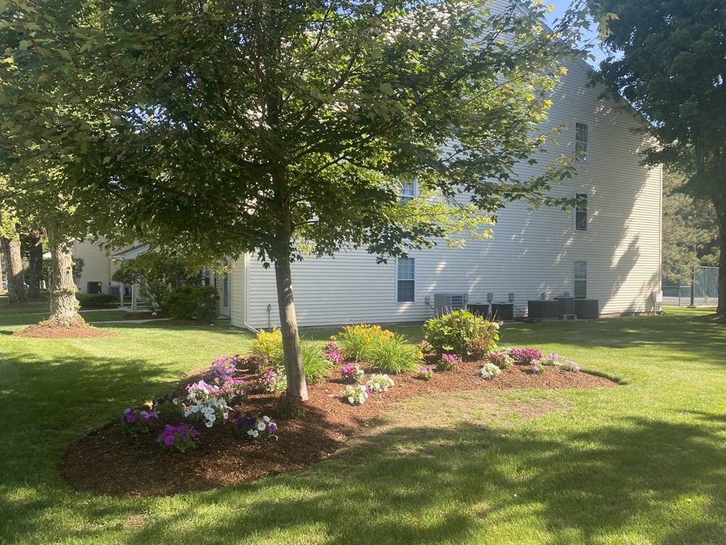 Natick, MA 01760,18 Walden Dr #6