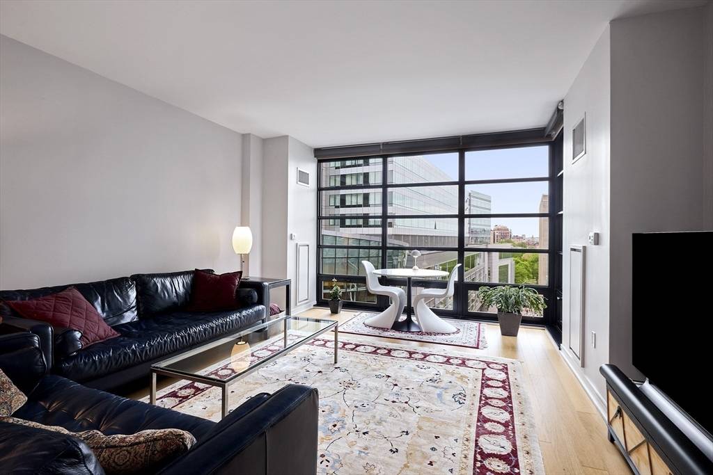 Boston, MA 02111,580 Washington St #10A