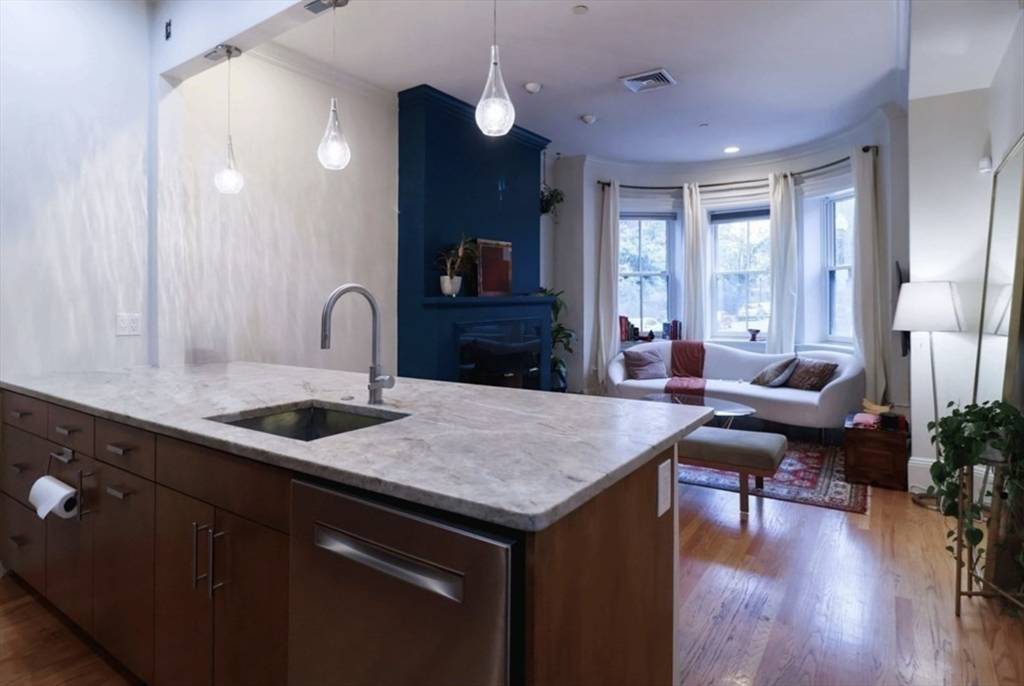 Boston, MA 02116,85 Saint Botolph Street #2