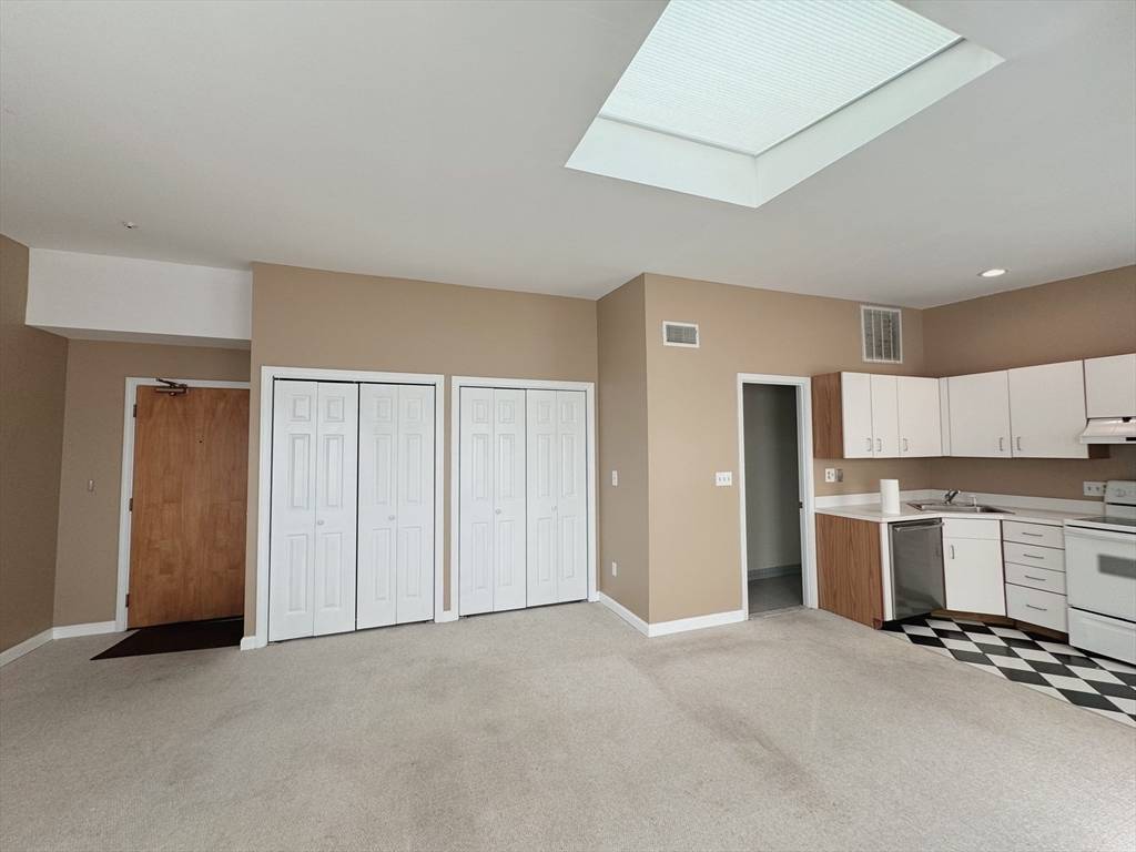 Quincy, MA 02170,21 Linden St. #409
