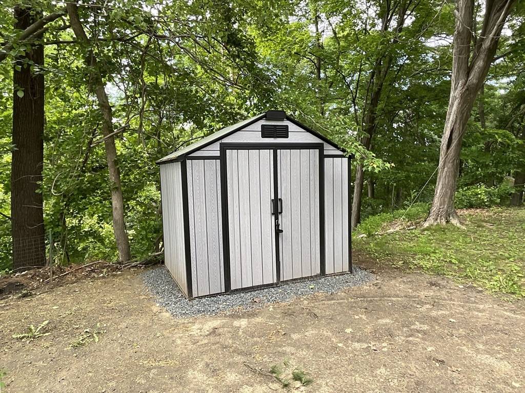 Palmer, MA 01069,3 Pine Hill Dr