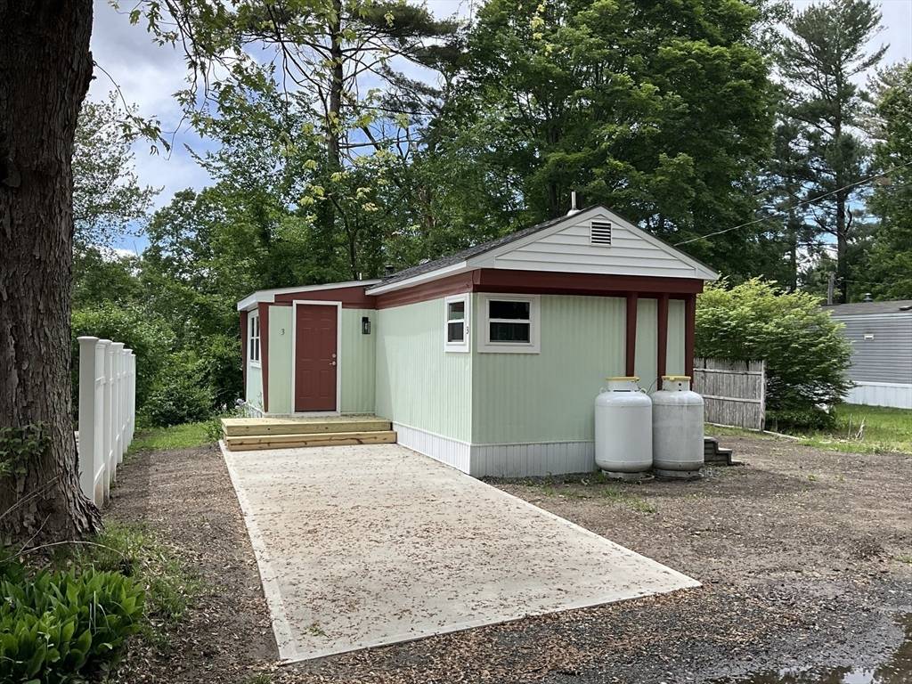 Palmer, MA 01069,3 Pine Hill Dr