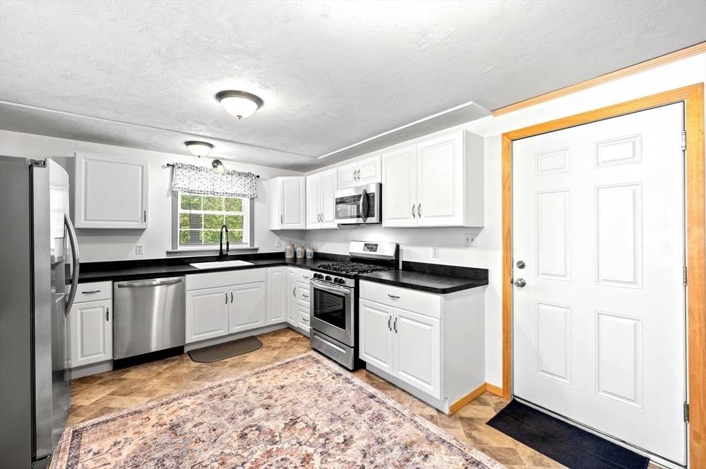 Rutland, MA 01543,8 Intervale Road