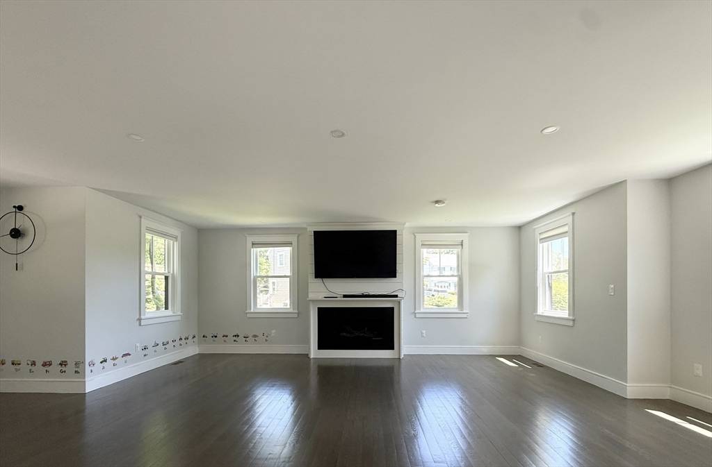 Lexington, MA 02421,8 Briggs Rd