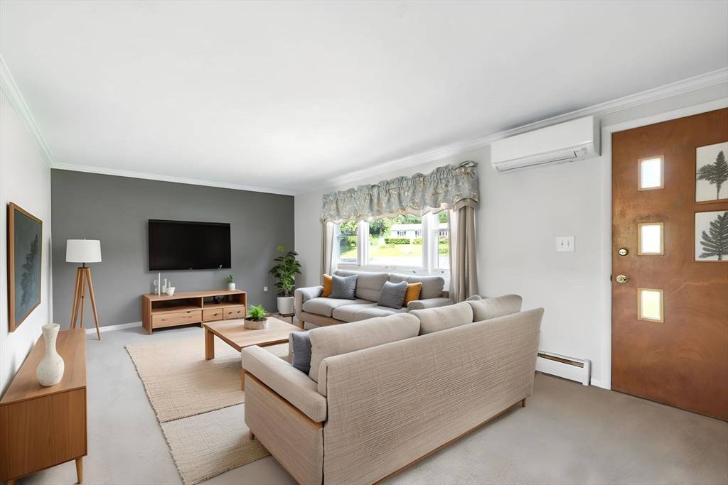 South Hadley, MA 01075,25 Saybrook Cir