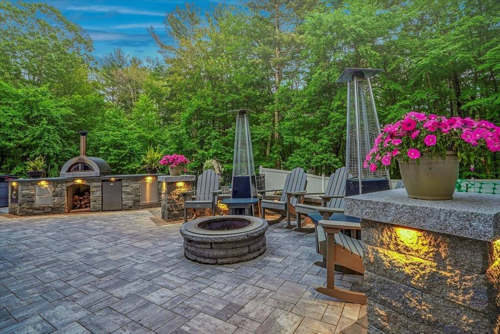 Mendon, MA 01756,4 Leonard Road