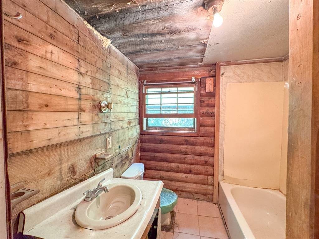 South Kingstown, RI 02892,2891 S County Trl