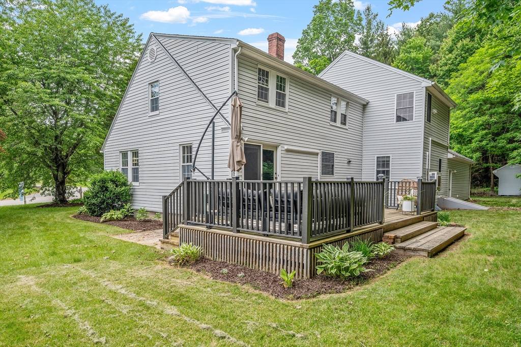 Sutton, MA 01590,8 Dudley Road